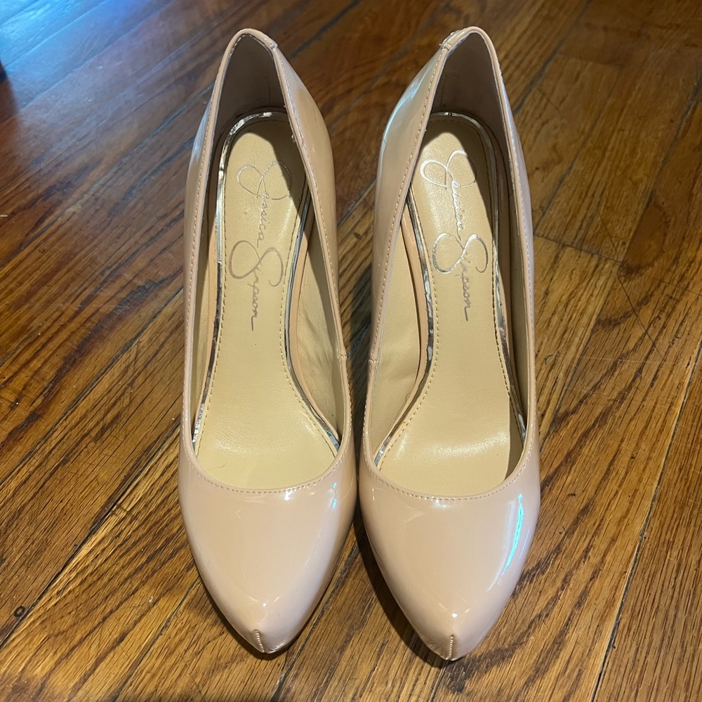 Jessica Simpson pumps in 7 1/2